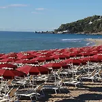 Club Esse Sunbeach מלון