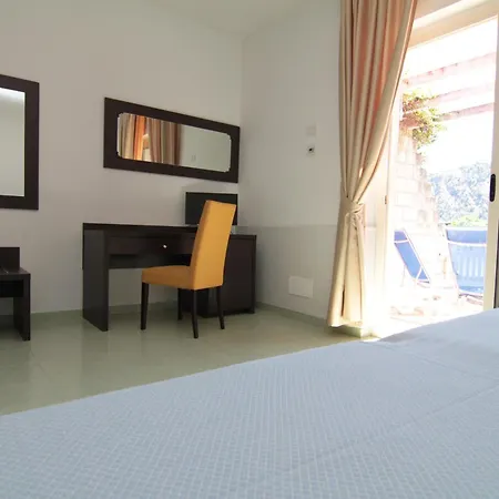 Club Esse Sunbeach 4* سكيلاتشي