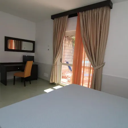 Club Esse Sunbeach 4* سكيلاتشي