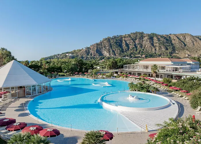 Club Esse Sunbeach Hotel 4*